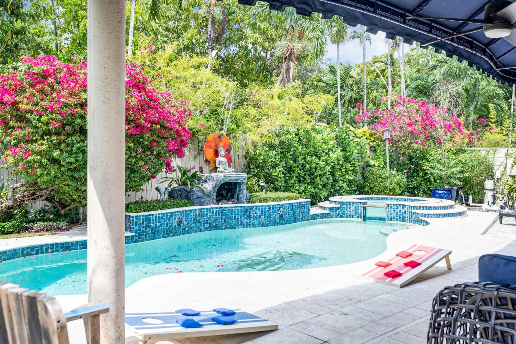 Magnificent Tropical Pool Southbrickell Holiday home *
