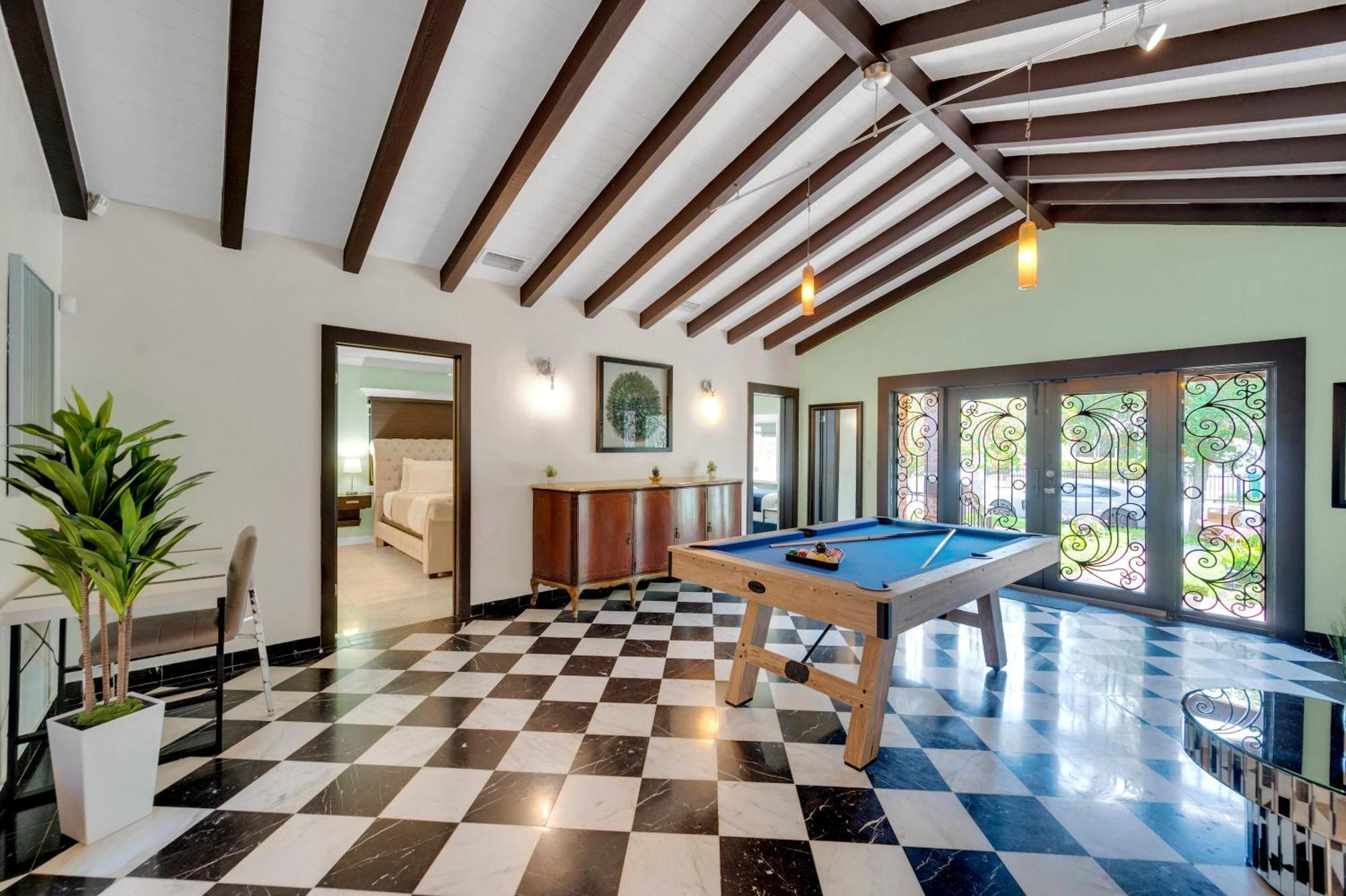 Magnificent Tropical Pool Southbrickell Holiday home *